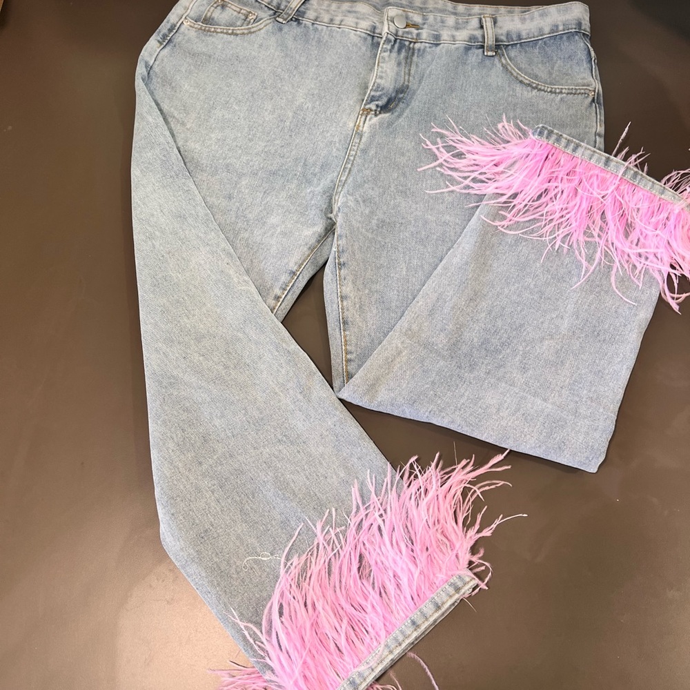 Jeans with pink feather trim